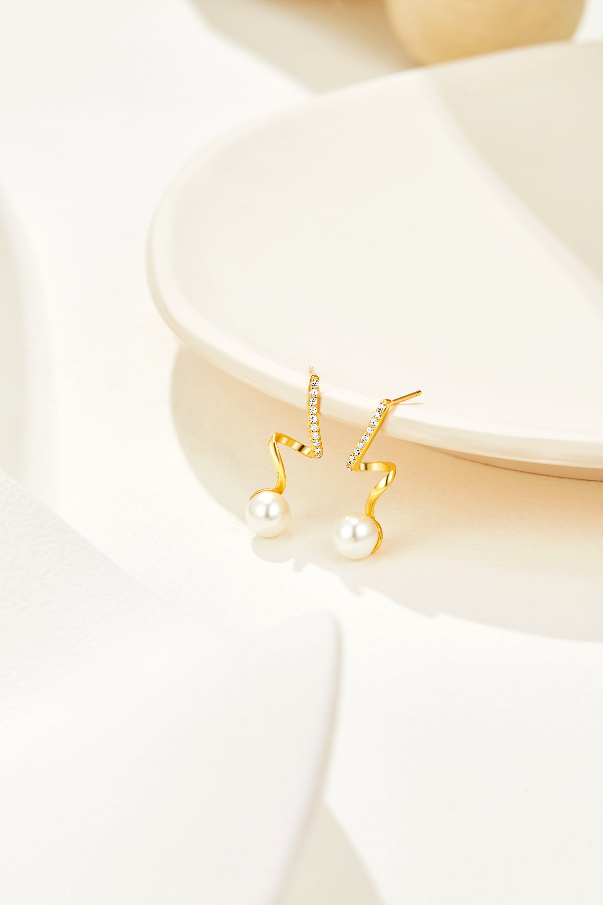 Delicate Hoops with Luminous Pearls and Sparkling Zirconia