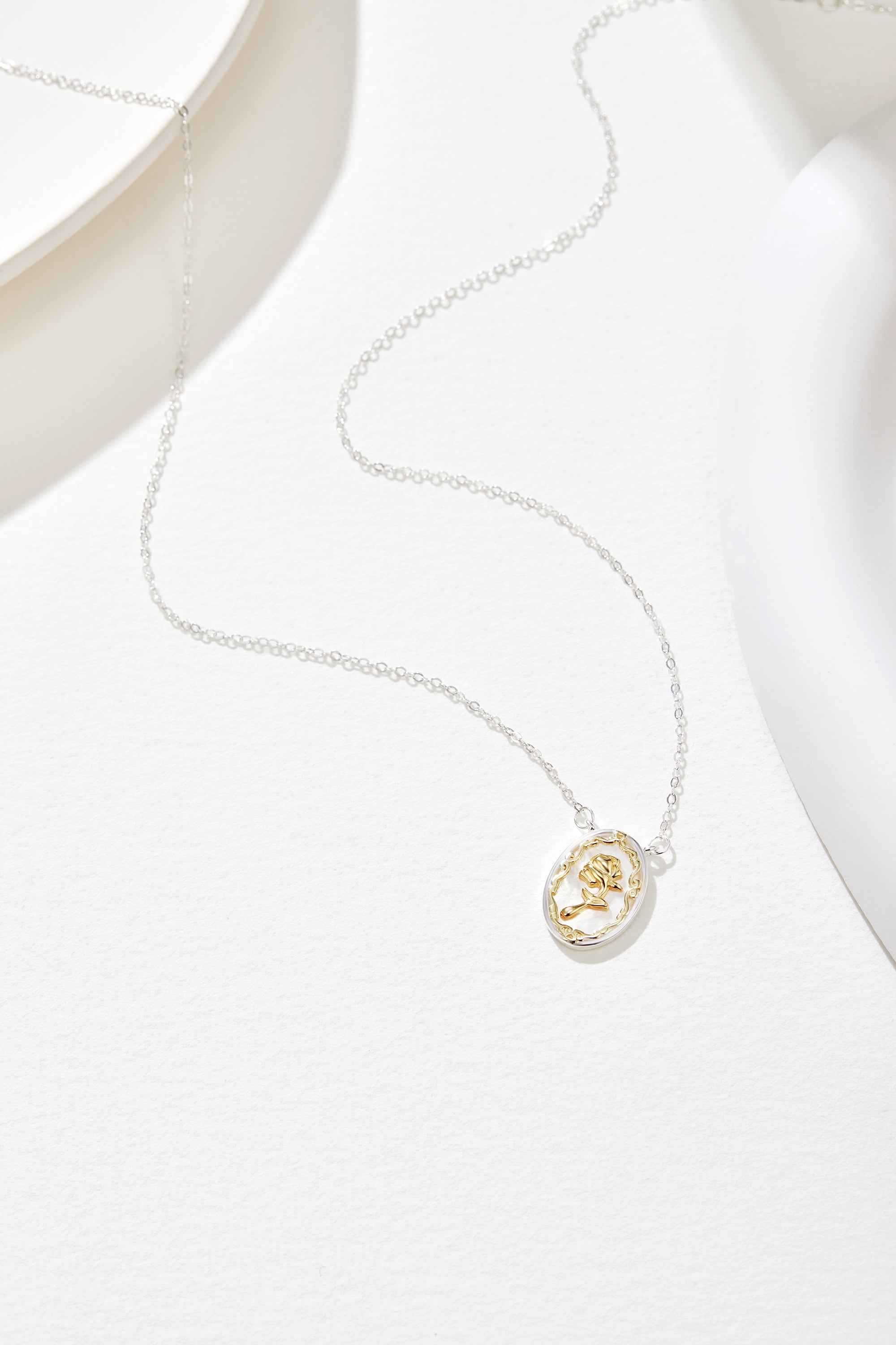 Shell Elliptical Rose Flower Necklace