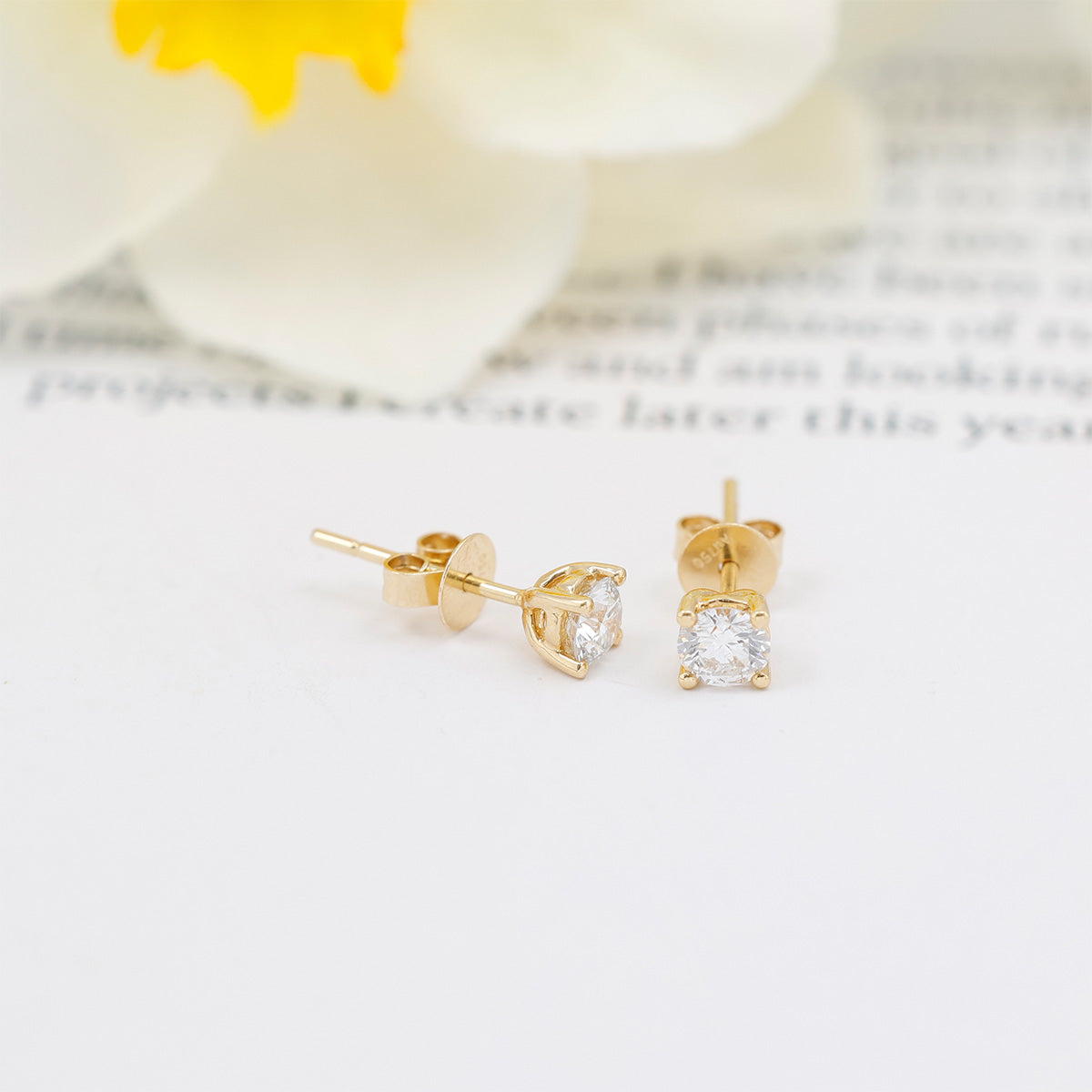 18K Yellow Gold Stud Earrings with Lab-Created Diamond