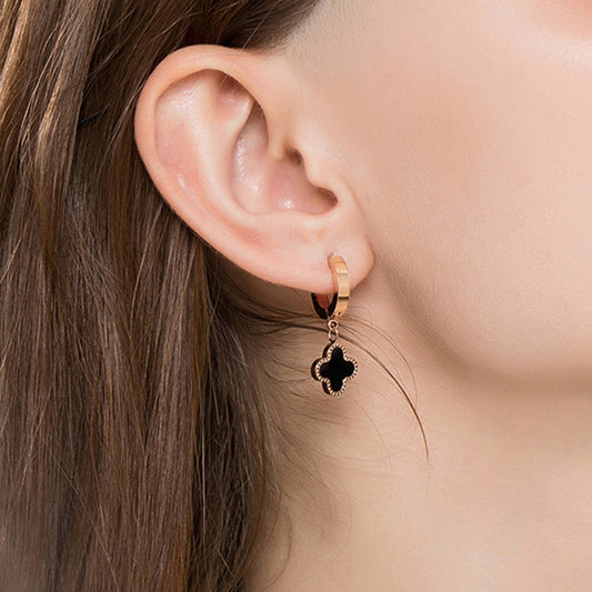 Enchanting Contrast: Rose Gold and Black Clover Stud Earrings